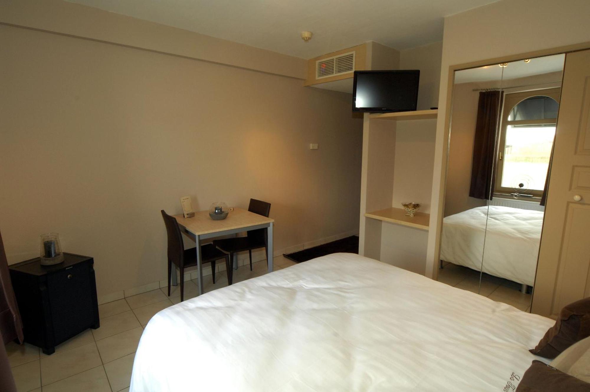 Hotel Le Saint Loup Gembloux Εξωτερικό φωτογραφία