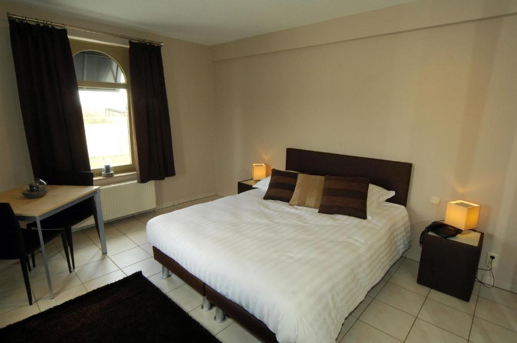 Hotel Le Saint Loup Gembloux Δωμάτιο φωτογραφία
