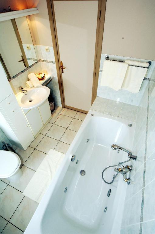 Hotel Le Saint Loup Gembloux Δωμάτιο φωτογραφία